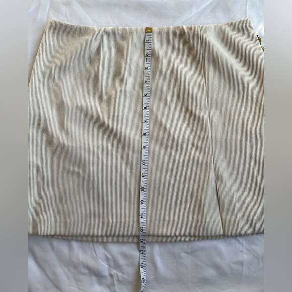 House of Harlow 1960 Cream Corduroy Mini Skirt Medium - Picture 8 of 9